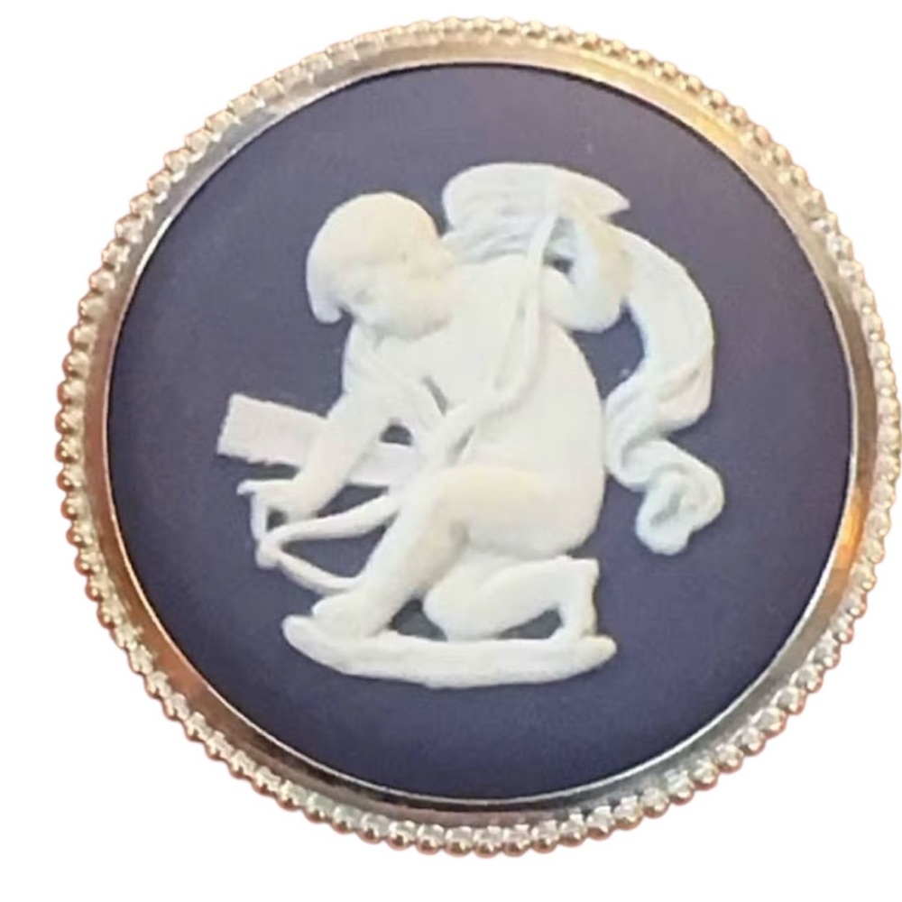 Vintage Round Wedgwood Blue Jasperware Cherub Cupid Brooch Cameo Neoclassical